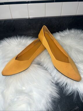 MIA Kerri Mustard Yellow Pointed Knit Flats ladies size 8.5